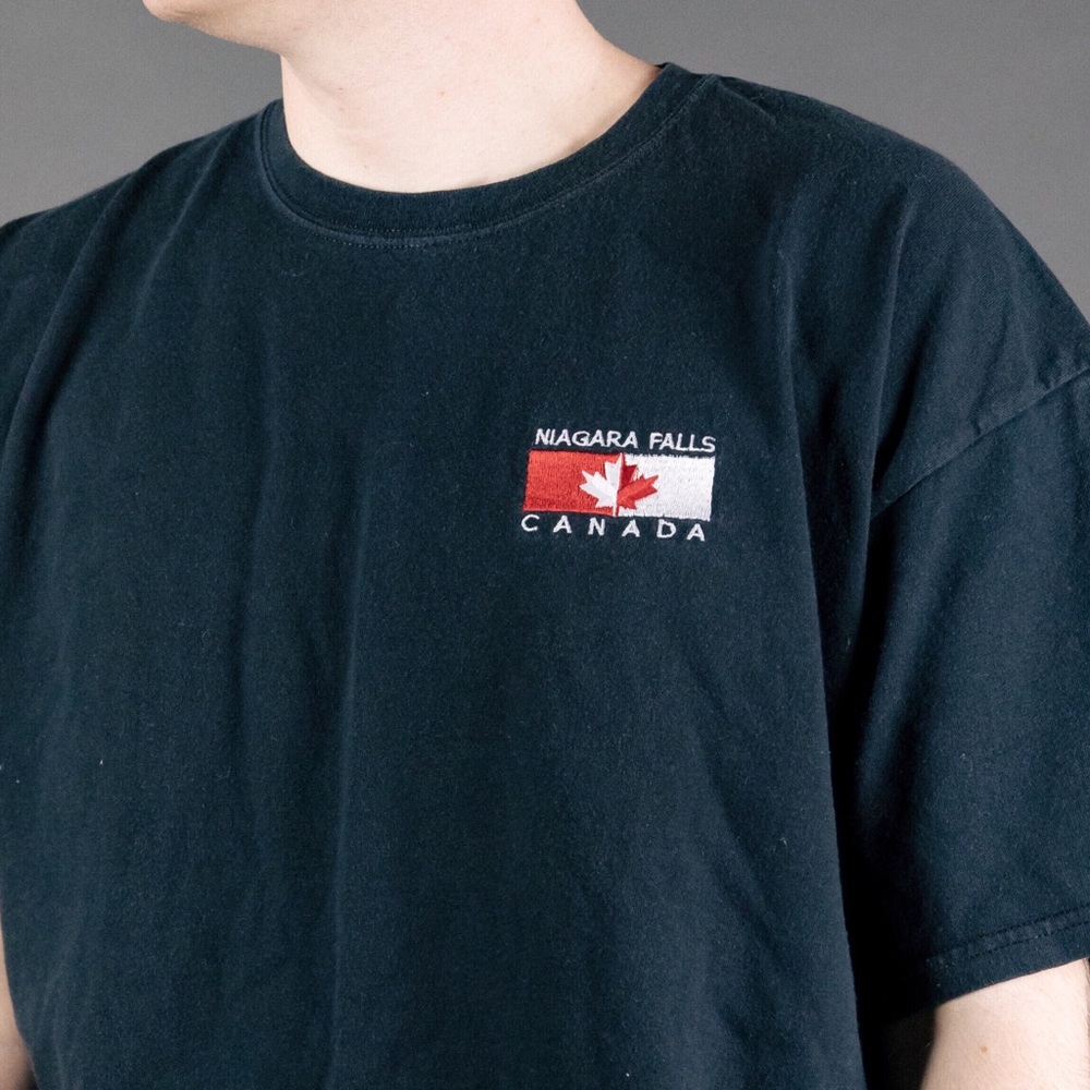 vintage Canada Niagara Falls black t shirt 🎤